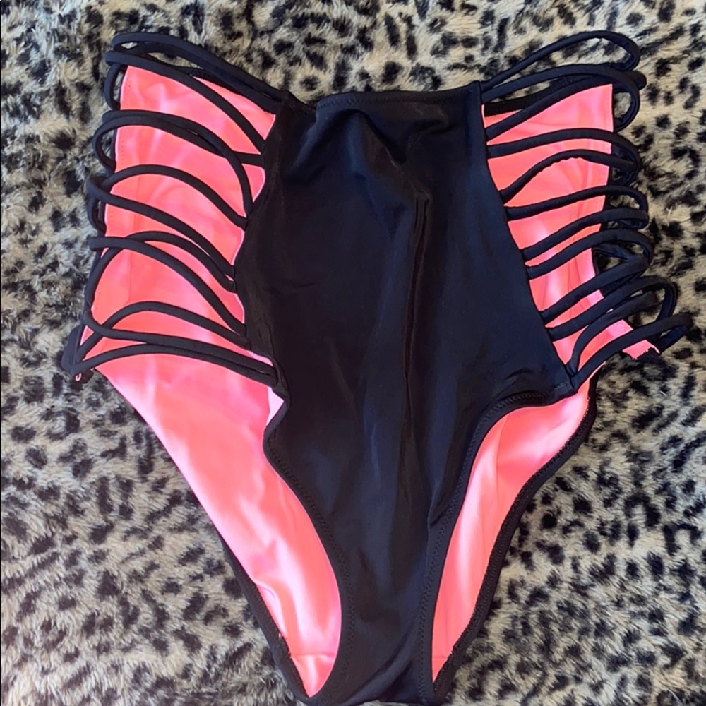 High-Rise Bikini Bottom - L